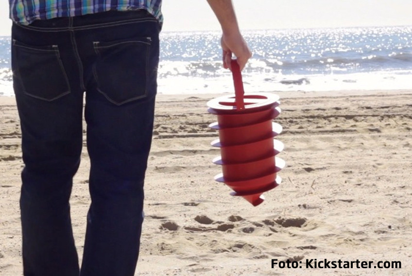 Solutia perfecta ca sa nu vi se fure portofelul si telefonul pe plaja. Un american a inventat seiful de vacanta