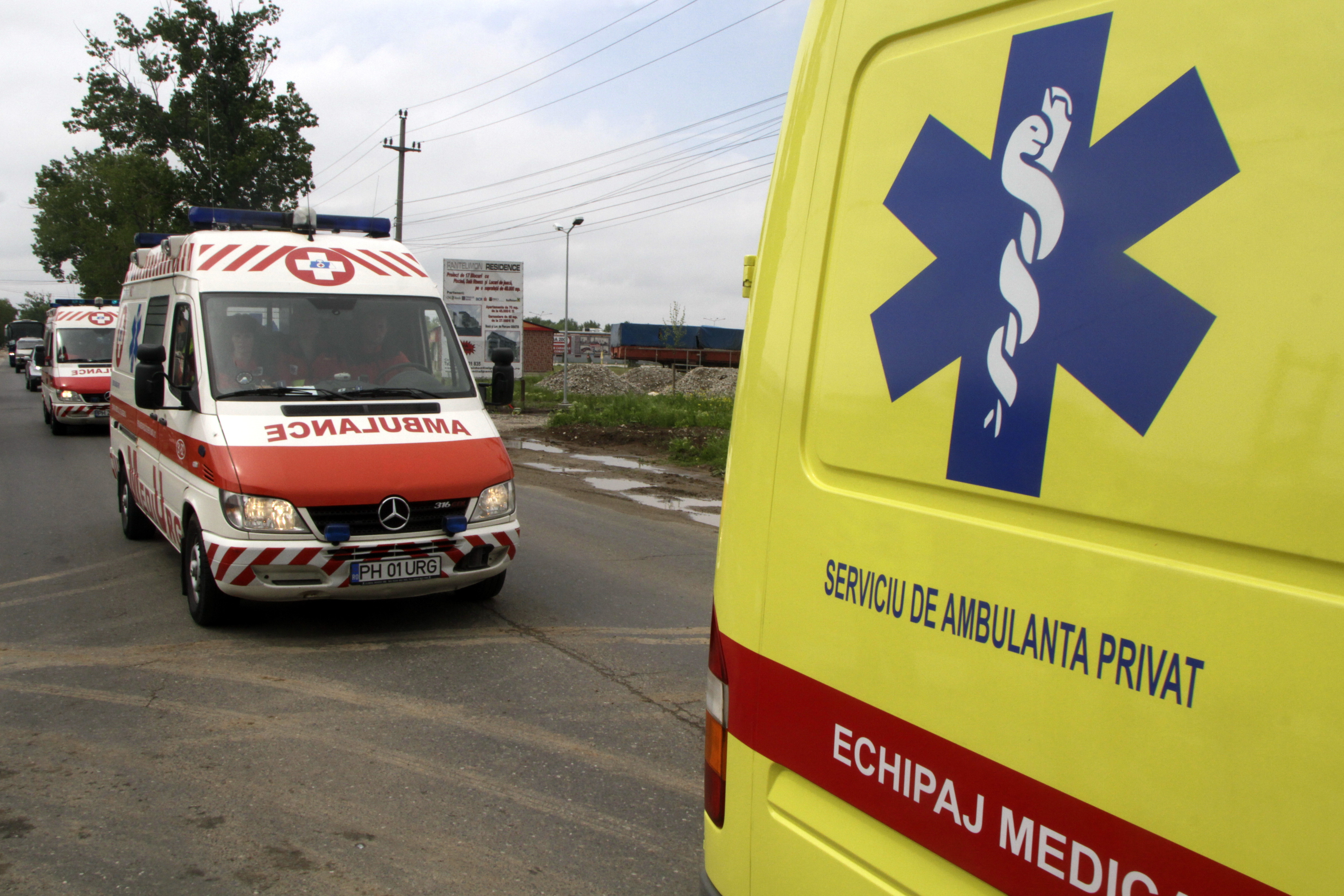 Accident grav in Giurgiu. O persoana a murit si alte doua au fost ranite, dupa ce masina in care erau s-a izbit de un pod