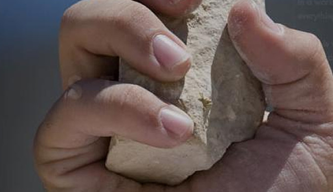 O femeie de 25 de ani din Pakistan, ucisa cu pietre de catre familia ei pentru ca s-a maritat cu barbatul pe care il iubea