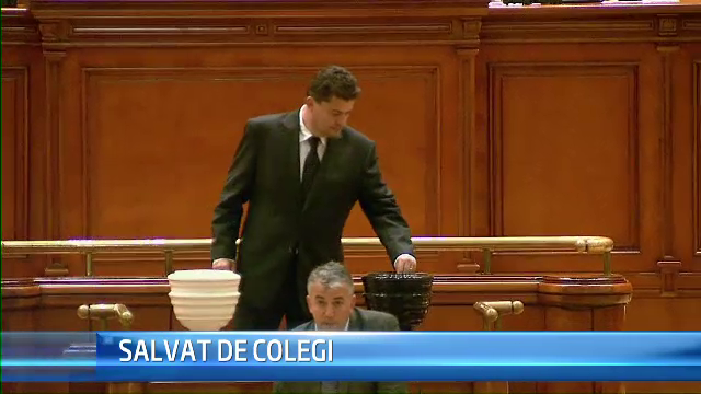 STIRI INTERNE PE SCURT. Deputatul Florin Popescu si-a facut cruce dupa ce a scapat de catuse, iar BEC a fost dat in judecata