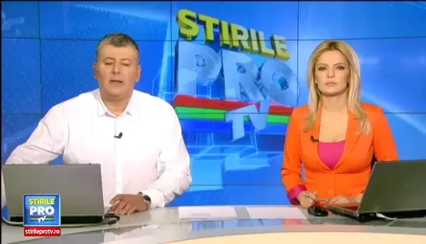 La un pas de moarte. Au scapat miraculos cu viata dupa ce autoturismul in care se aflau a fost tarat 10 metri pe calea ferata