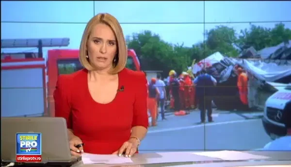 Accident teribil pe DN2, in Movilita. Un TIR a lovit 2 masini si s-a oprit intr-o terasa din localitate. VIDEO si FOTO