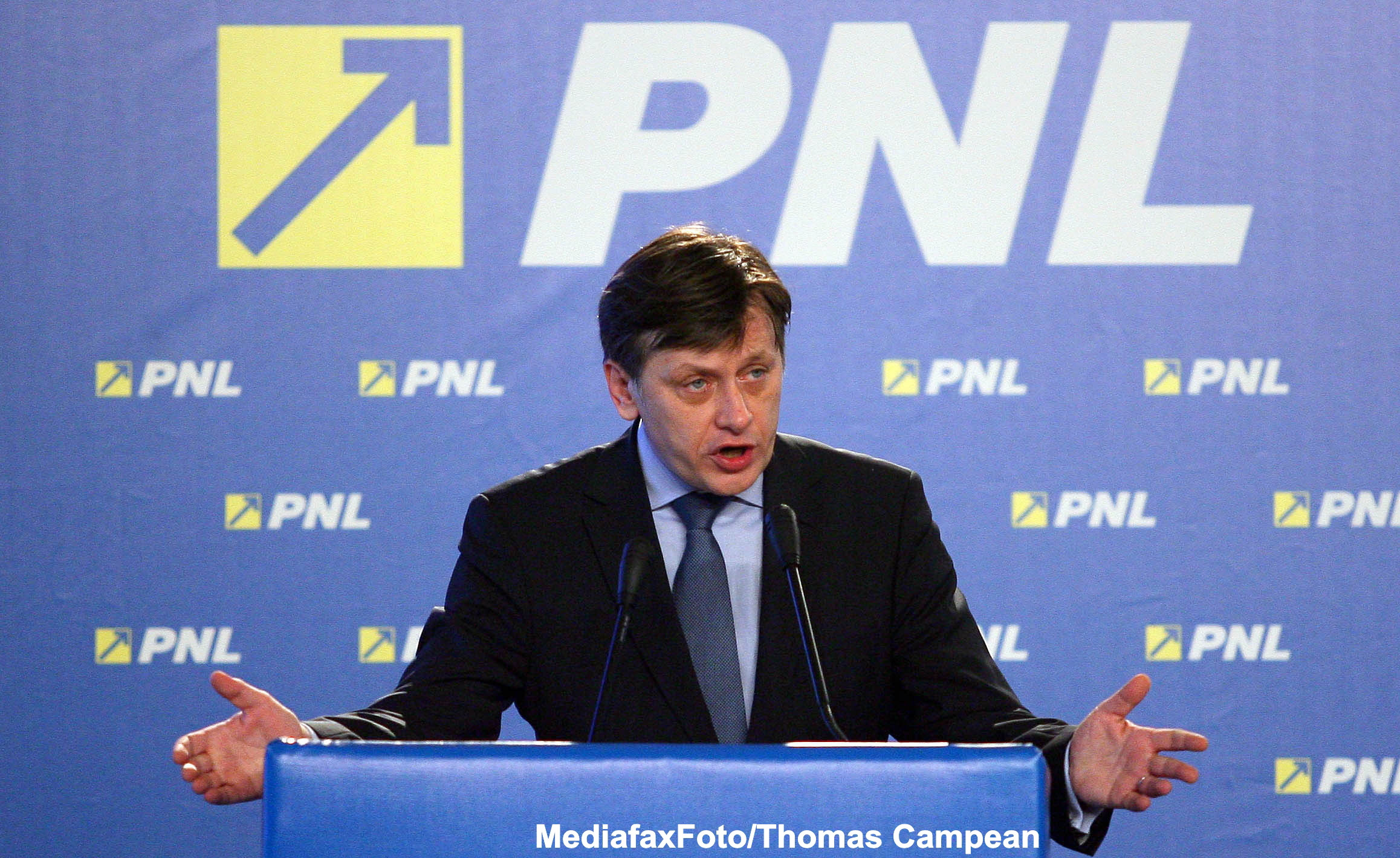 Antonescu ataca: Tariceanu e un cadavru ambulant, Ponta e mai periculos decat Basescu