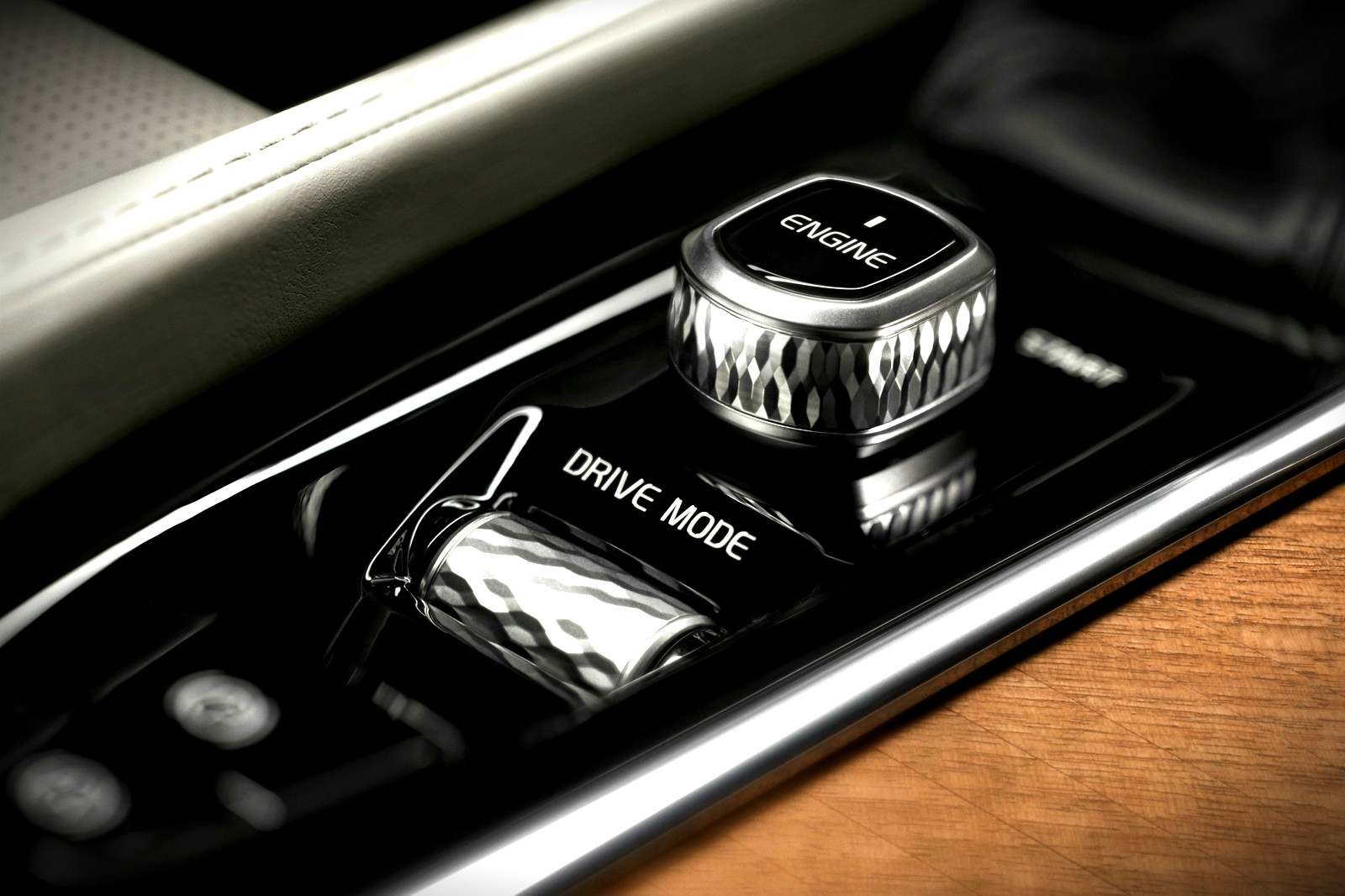 Volvo-ul chinezesc se poate "bate" oricand cu X6, Q7 sau Klasse M. GALERIE FOTO cu noua masina-star pentru piata din SUA