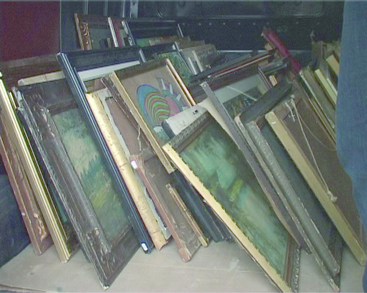 644 de tablouri din patrimoniul national al Romaniei si al altor state UE au fost descoperite la un barbat din Satu Mare