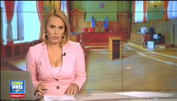 Cu sotul aflat de un an de zile intr-o puscarie din Franta pentru trafic de droguri, creatoarea de moda Maria Marinescu a flat miercuri ca nu poate divorta de Frank Colin chiar asa usor.