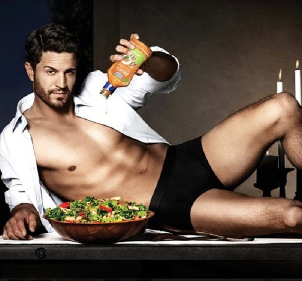 5 greseli pe care le faci atunci cand prepari o salata aparent banala si sfaturi pentru a le evita