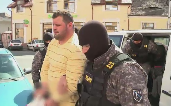 O retea de traficanti de droguri din Sibiu a fost anihilata de ofiterii DIICOT. Peste 100 de persoane vor fi audiate