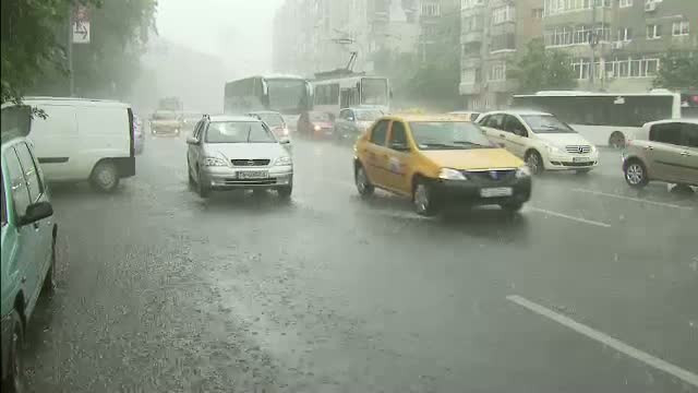 Ziua de joi vine cu averse, in special in sudul tarii, cu maxime intre 25 si 34 de grade. Prognoza meteo pana duminica