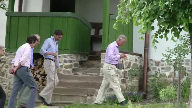 Printul Charles i-a invitat pe localnicii din Valea Zalanului la o petrecere campeneasca. Vrea sa isi cunoasca toti vecinii