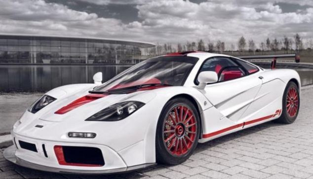 Accident grav, in care a fost implicat un McLaren F1. Ce vedeta au gasit politistii la fata locului