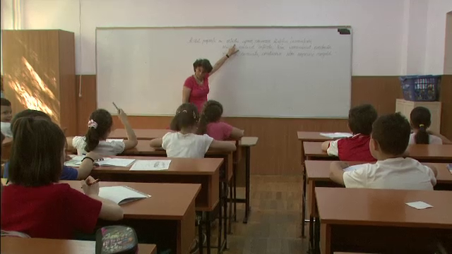 Se schimba programa scolara: mai multe ore de limba romana, mai multe de miscare. Elevii, incurajati sa renunte la "tocit"