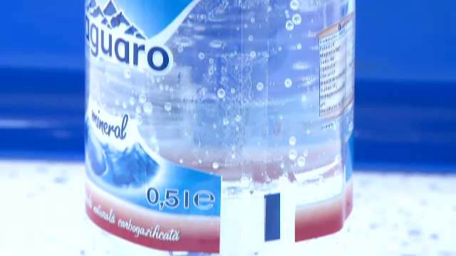 Trei tone de apa minerala, oprite de la vanzare in Capitala. Pozitia oficiala a lantului de magazine Lidl