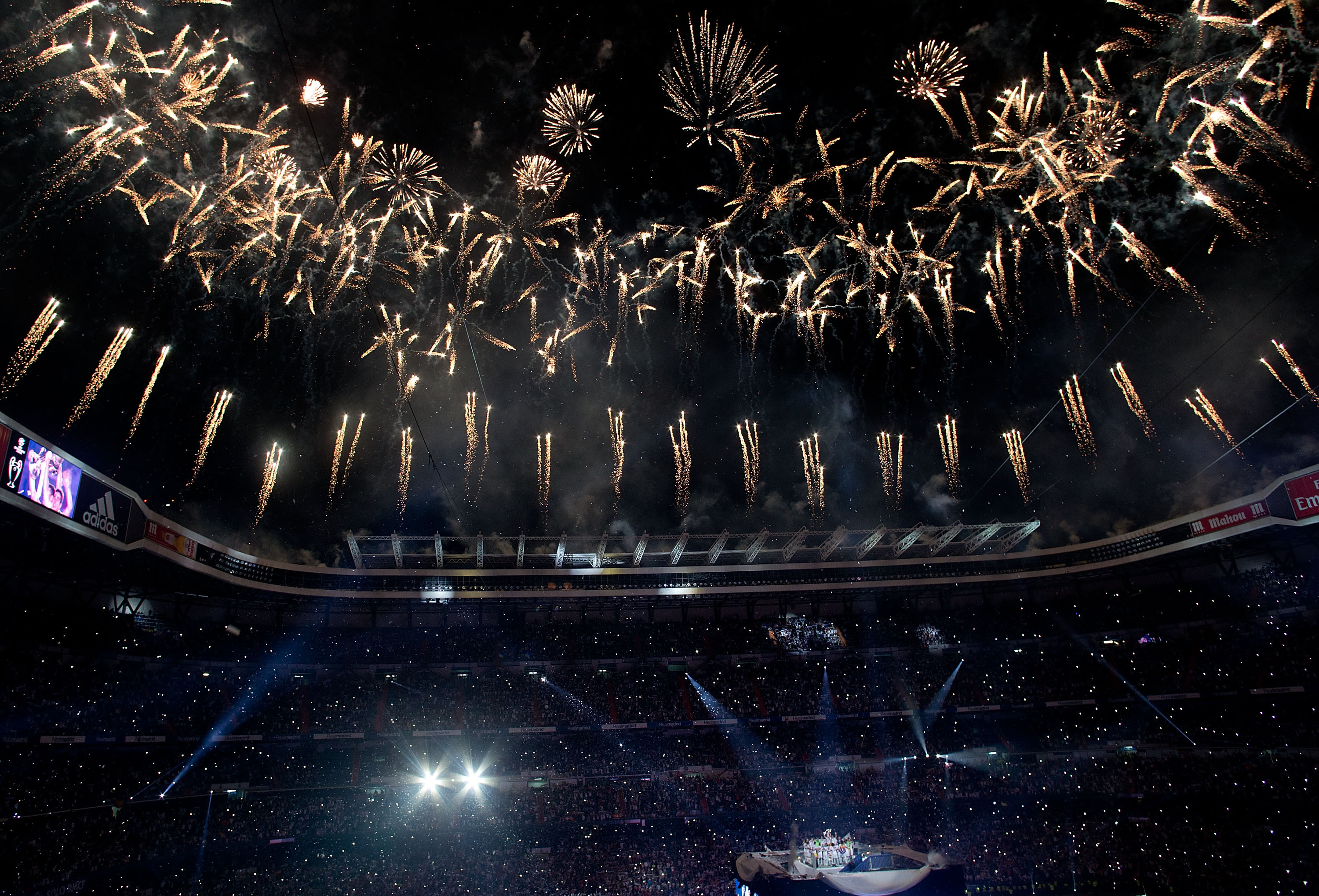 62 de jucatori transferati, 11 antrenori demisi si cheltuieli de 1 miliard de lire. Pretul platit de Real pentru "La Decima"