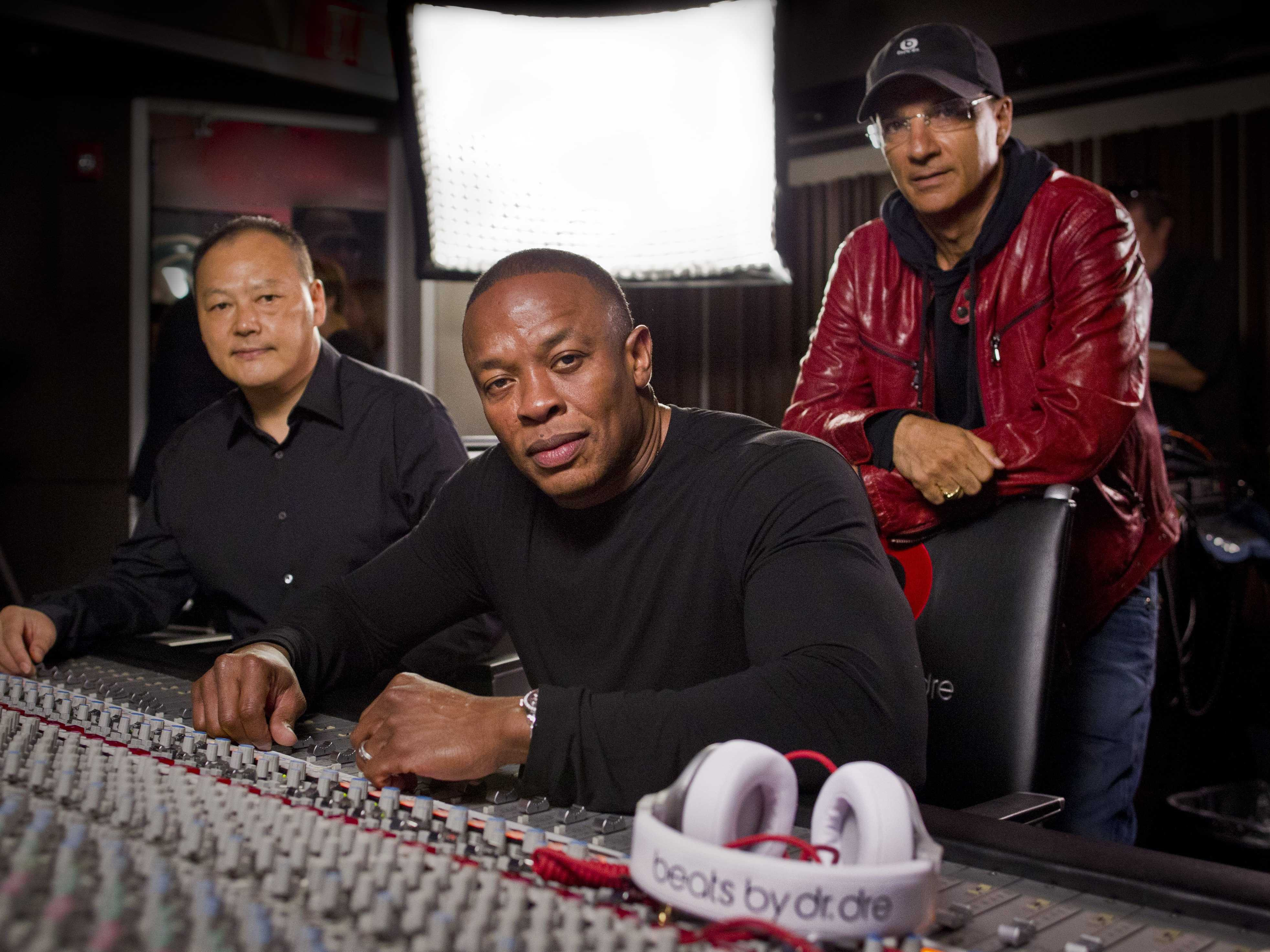 Mutarea facuta de Apple prin care Dr. Dre a devenit cel mai bogat rapper din lume: