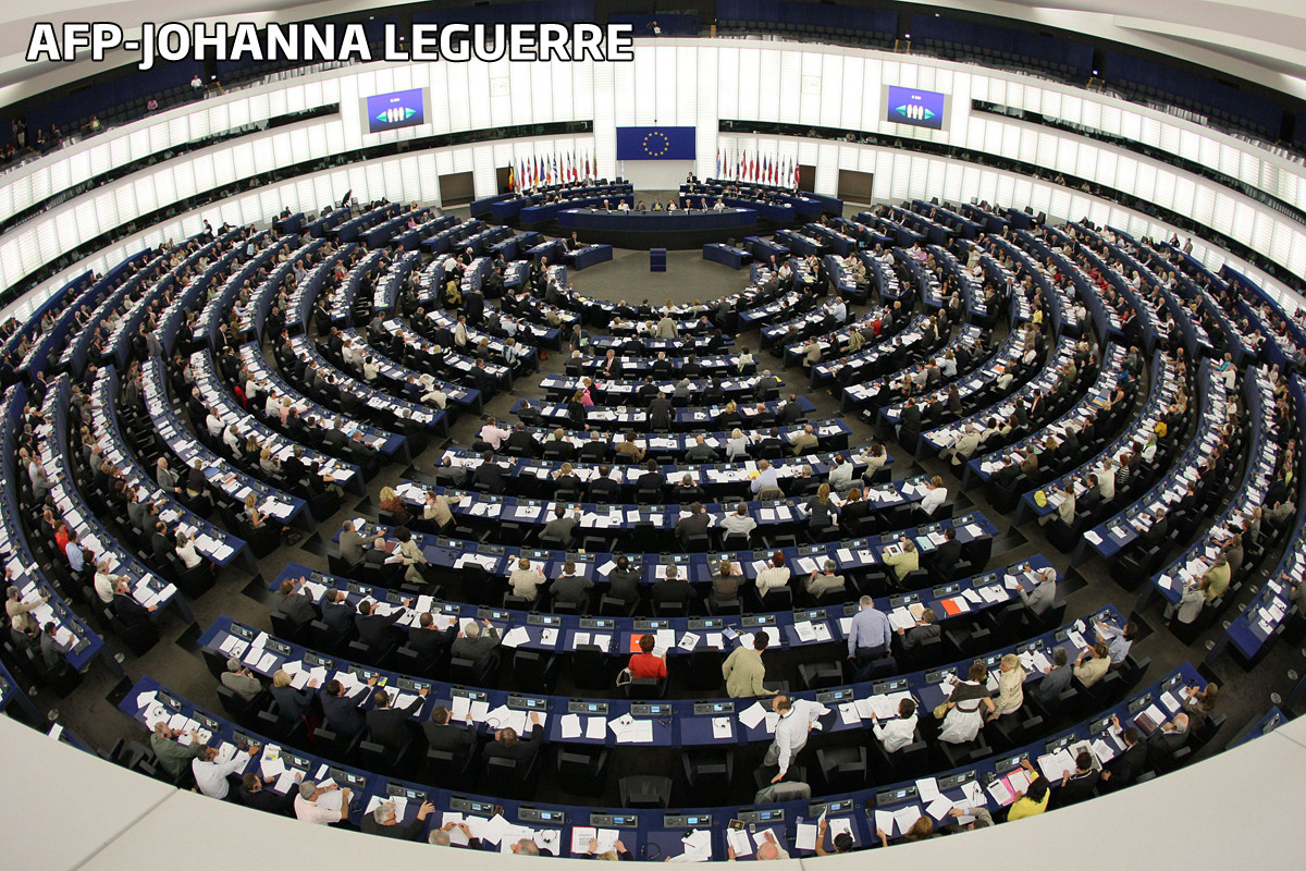 "Eu votez pe doamna, ca e sexul meu". Schita tragicomica a europarlamentarelor in Romania lui Caragiale