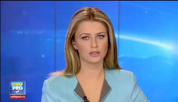 Incident in Bucuresti: Un tramvai al liniei 41 a deraiat si s-a rupt in doua