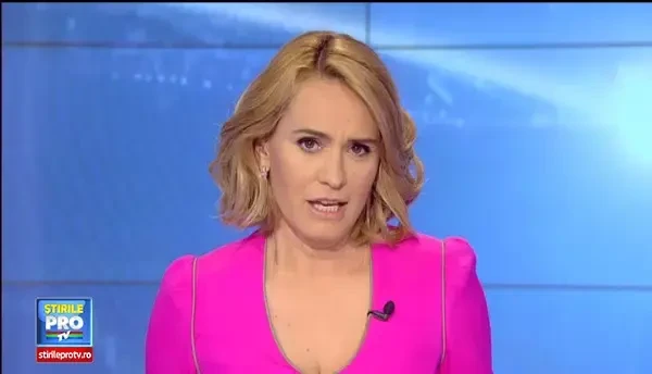 Paris Hilton, la un pas sa fie eclipsata de Monica Gabor pe covorul rosu. Fosta doamna Columbeanu i-a impresionat pe chinezi