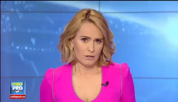 Incident in Bucuresti: Un tramvai al liniei 41 a deraiat si s-a rupt in doua