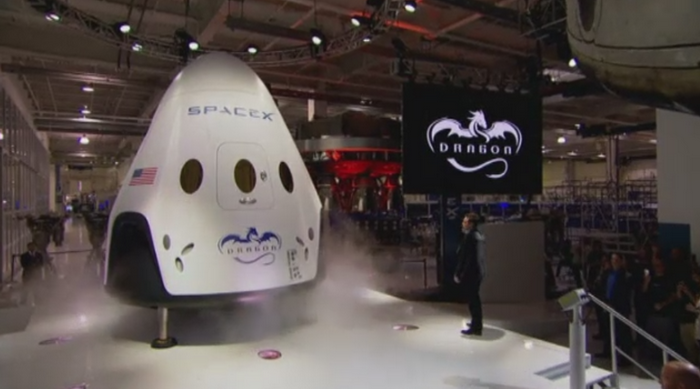 Un proiectant american a prezentat noul "taxi orbital" prin care SUA vrea sa isi reduca dependenta de Rusia