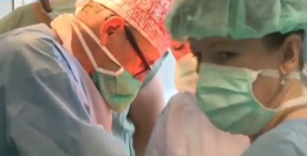 Un barbat din Slovacia a trait peste zece ani cu o tumoare de sase kilograme pe fata. "Toata lumea se uita la mine"