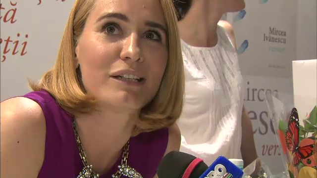 Andreea Esca a inceput turneul de promovare a cartii "Ce-am facut cand am tacut''. Duminica a stat de vorba cu fanii din Cluj
