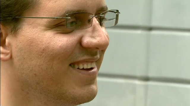 Portretul celui mai tanar europarlamentar roman. Printre planurile lui Victor Negrescu: reducerea TVA-ului la prezervative