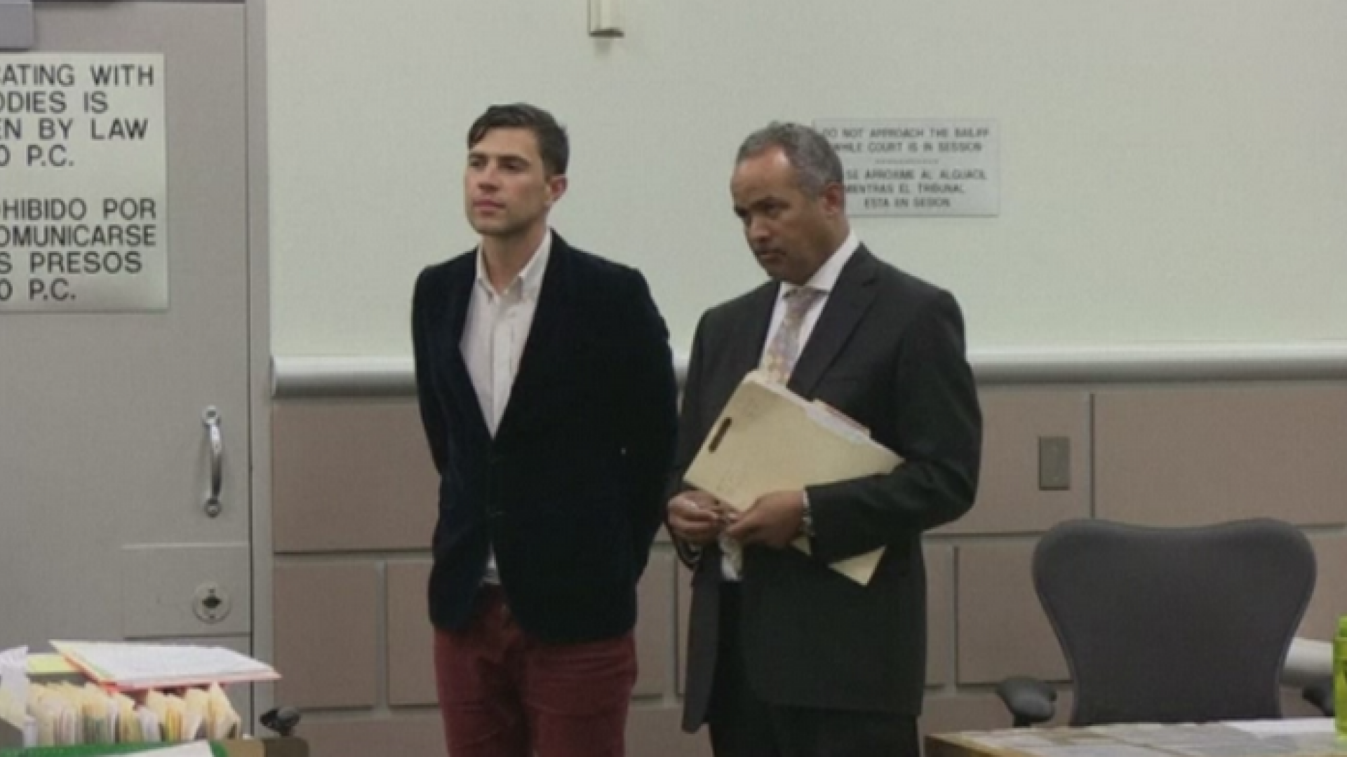 Ucraineanul care l-a lovit pe Brad Pitt cu pumnul in fata a primit mai multe interdictii. Ce nu mai are voie sa faca