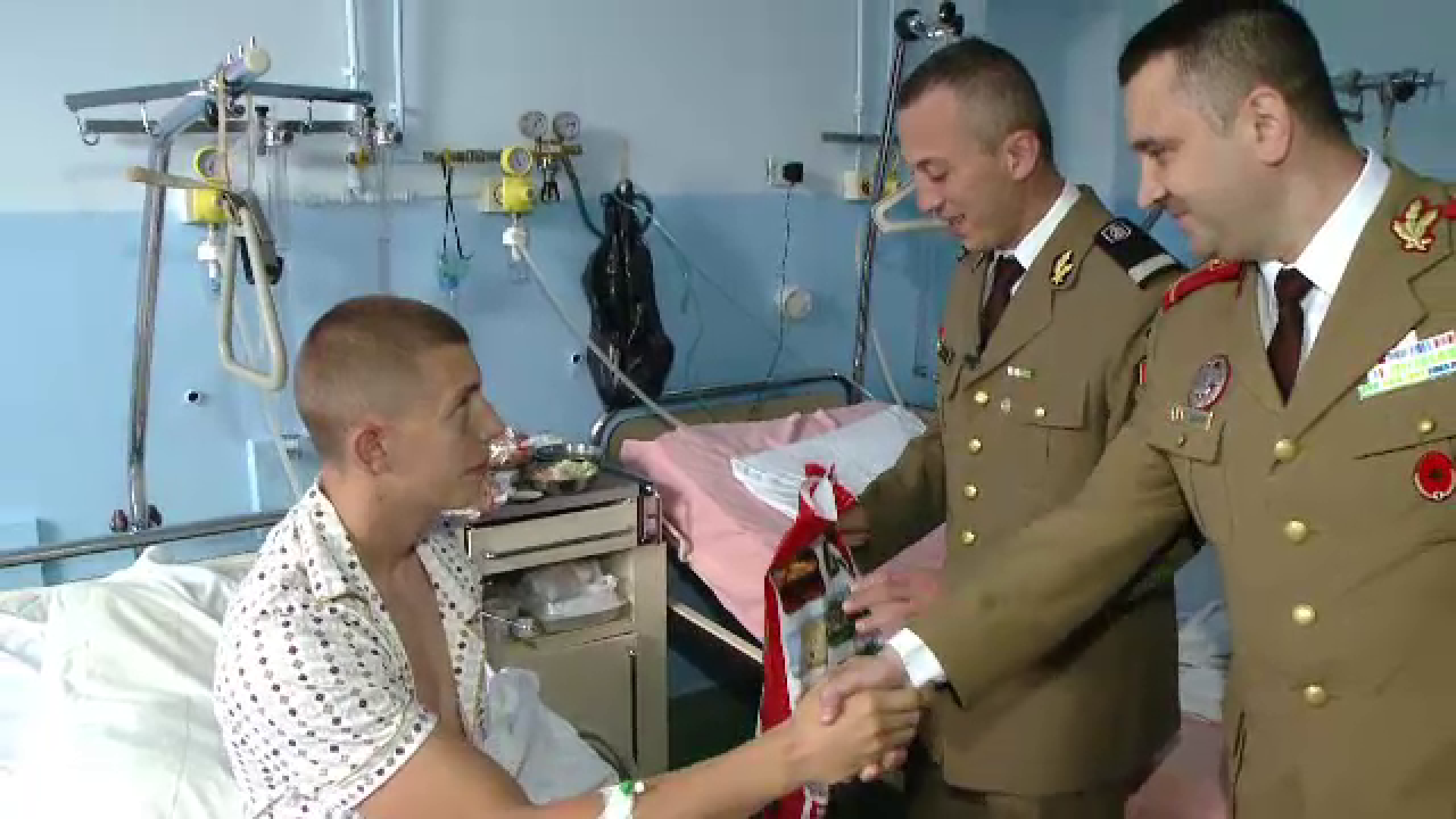 Sportivul injunghiat in strada, la Timisoara, si-a intalnit salvatorul. Marturia emotionanta a sergentului Adrian Muntiu