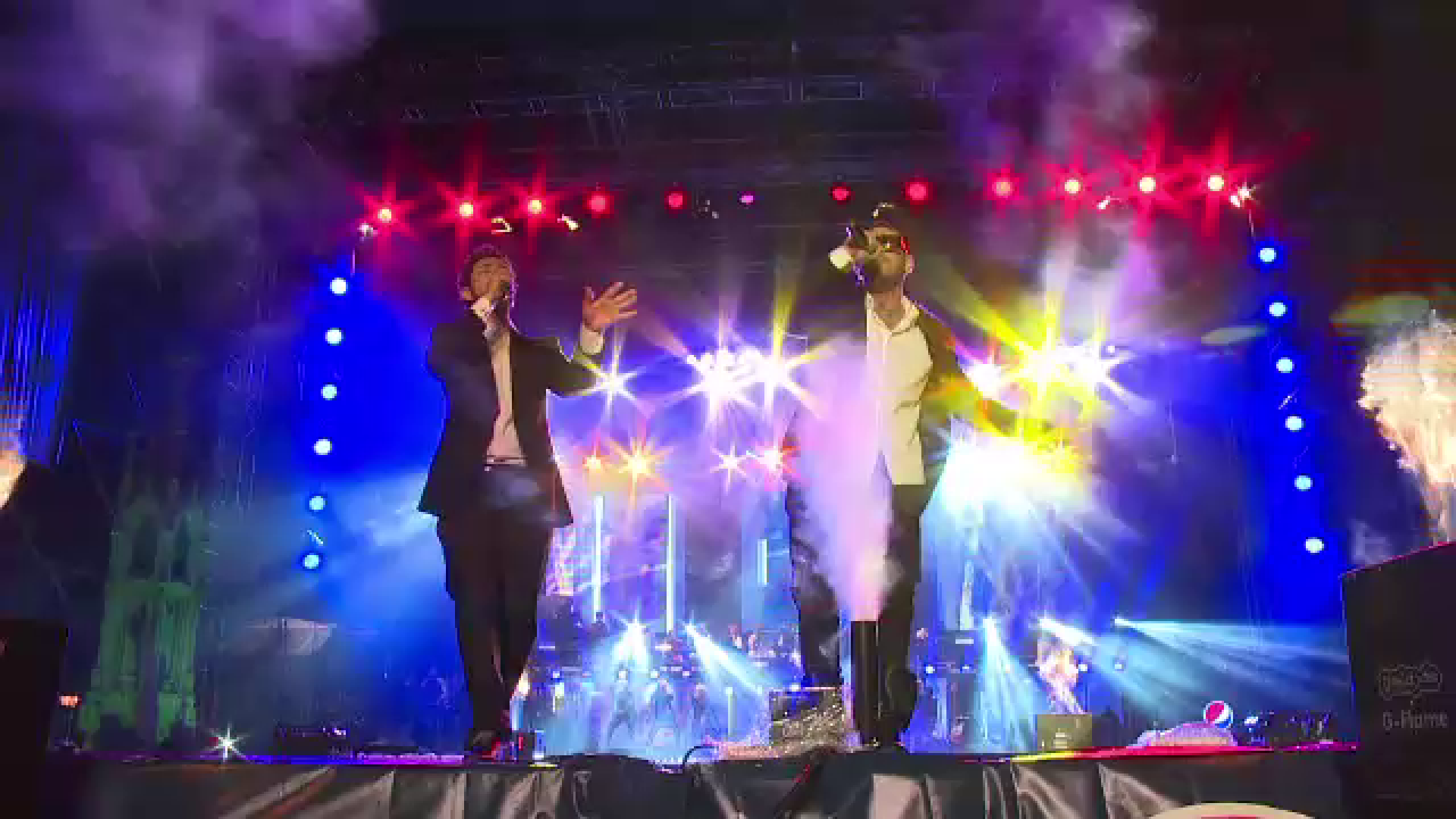 Marius Moga, Smiley, Andra si Alex Velea, pe aceeasi scena. Show-ul "Moga and Friends" a mutat distractia la Alba Iulia