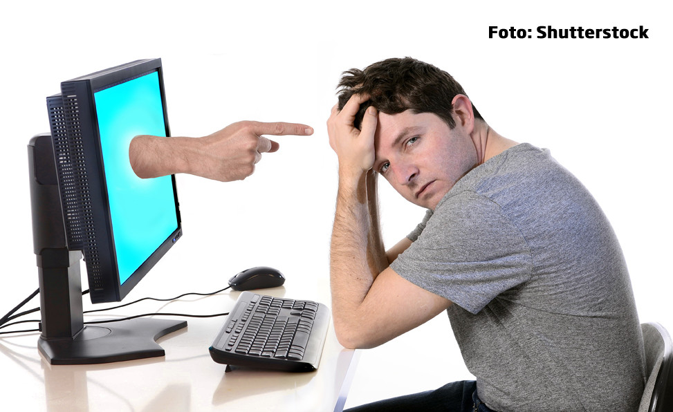 O retea sociala isi "santajeaza" utilizatorii cu poze jenante. Ce vedete de la noi au conturi pe acest site