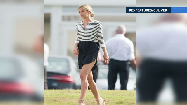 Incident vestimentar neplacut pentru noua iubita a printului Harry. Blonda a dezvaluit fotografilor mai mult decat intentiona