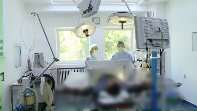 Barbat din Iasi impuscat in cap, din greseala, de cel mai bun prieten. Medicii spun ca sansele de supravietuire sunt minime