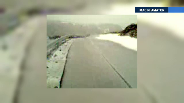 Lapovita si ninsoare la 2.000 de metri altitudine, in a doua zi de vara. Drumul Transalpina a fost inchis