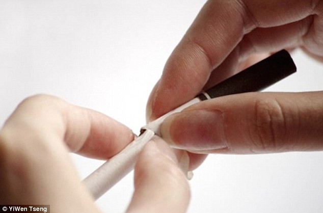 Un barbat din Singapore a fost amendat cu 15.000 de dolari dupa ce a aruncat pe geam zeci de mucuri de tigara