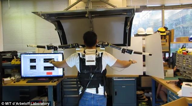 Cum ne-am putea transforma in... "insecte". Cercetatorii vor sa ne ataseze inca un set de membre, ca sa fim mai eficienti