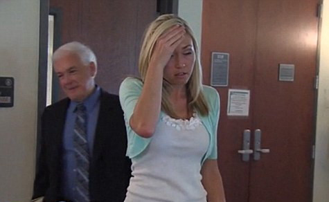 Profesoara acuzata ca si-a violat elevul de 16 ani incearca sa convinga autoritatile ca a fost o victima. Ce spun avocatii ei