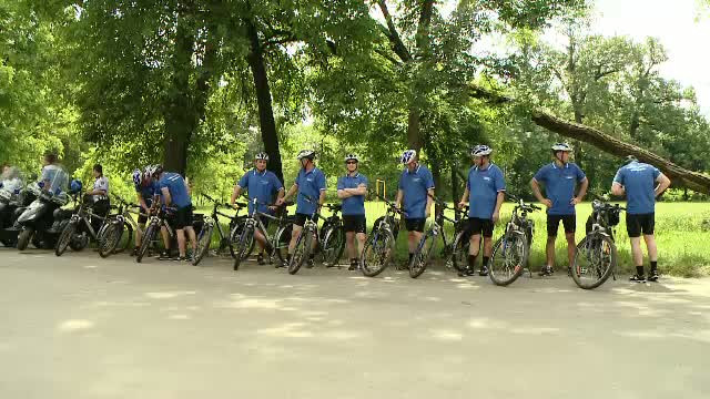 Agentii de la politia locala din Timisoara au dat masinile pe biciclete. Ce reactie au avut trecatorii