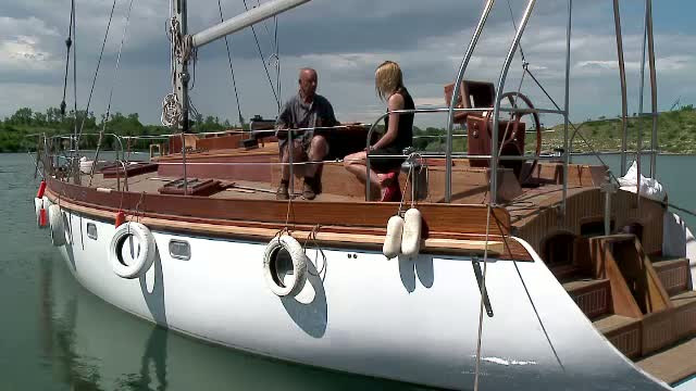 "Unii si-au facut vile, eu mi-am facut barca". Cum arata iahtul Doamna Ana pe care un bucurestean l-a construit in 3 deceniii