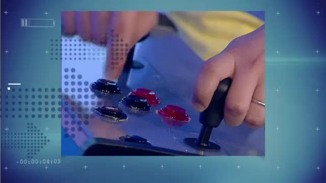 iLikeIT. Romanii care isi construiesc singuri gadgeturile: un bord de masina sau un joc "arcade" complet