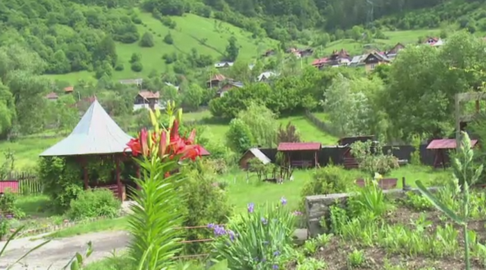 Aer curat, peisaje rupte din basme si mancaruri delicioase. Ce mai pot gasi turistii la Valea Dambovicioarei