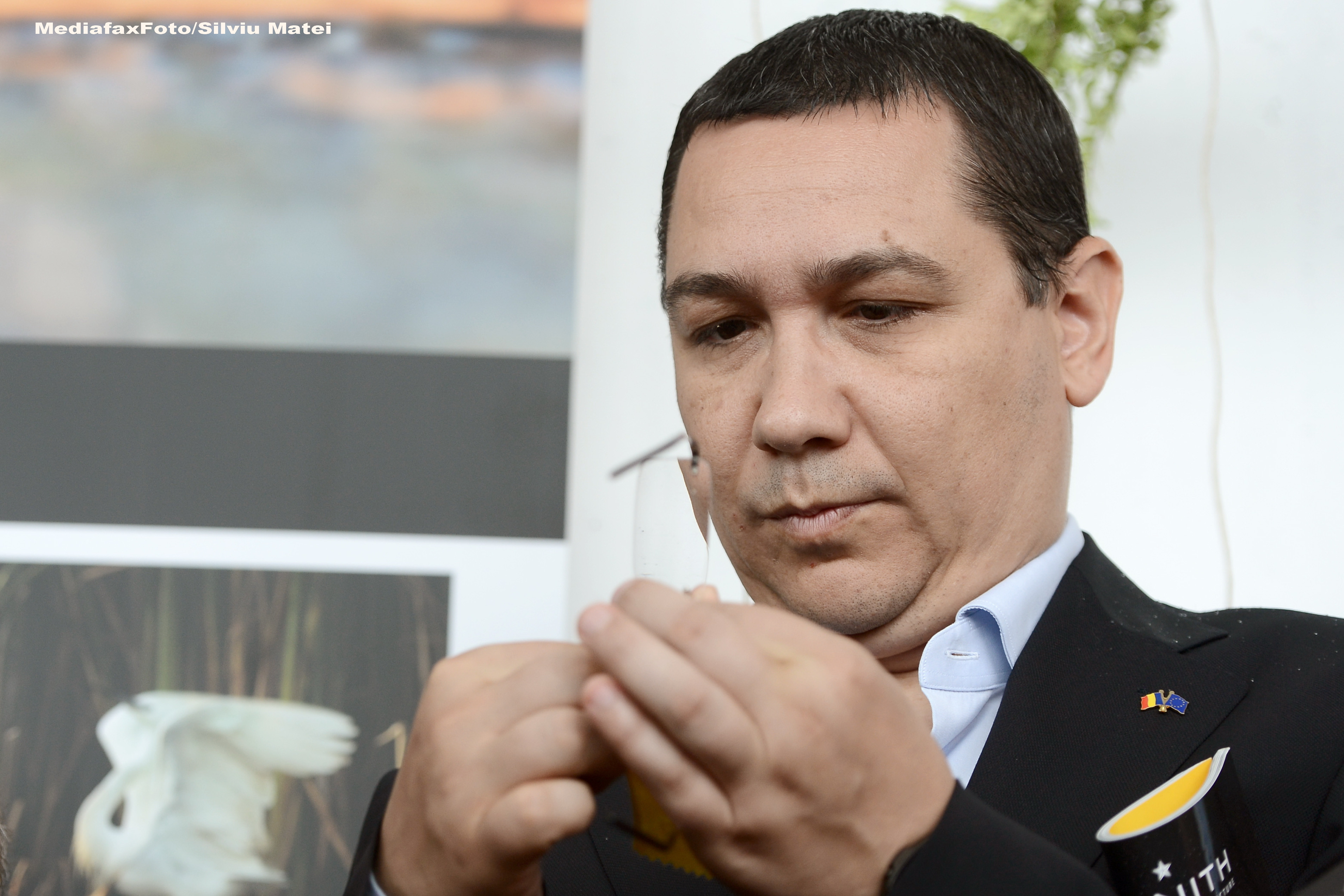 Victor Ponta le promite romanilor din diaspora ca vor putea vota pe 16 noiembrie. "Vreau ca toti romanii sa voteze"