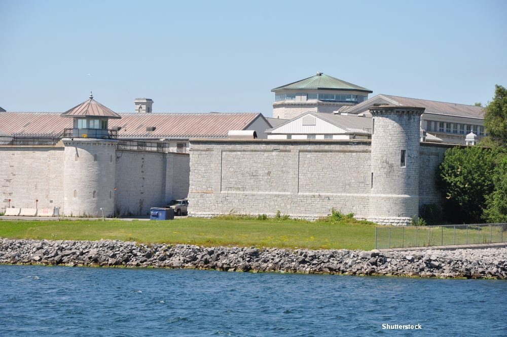 Evadare ca in filme in Canada. Trei presupusi mafioti au fugit din inchisoare cu ajutorul unui elicopter