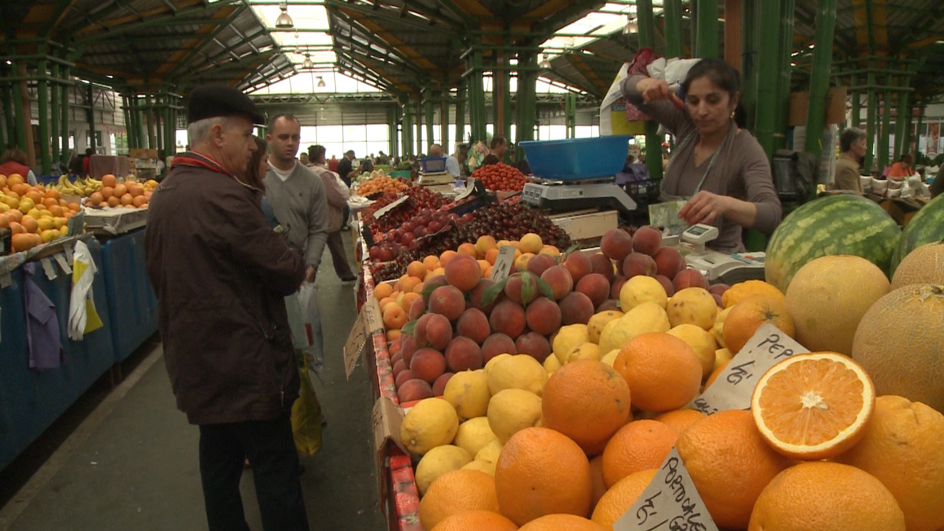 De ce fructele din piata nu mai au acelasi gust ca pe vremea bunicii? Invazia soiurilor straine a ajuns in livezile Romaniei