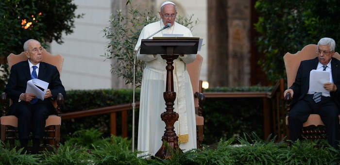 Moment istoric la Vatican. Papa Francisc si presedintii Palestinei si Israelului s-au rugat impreuna pentru pace