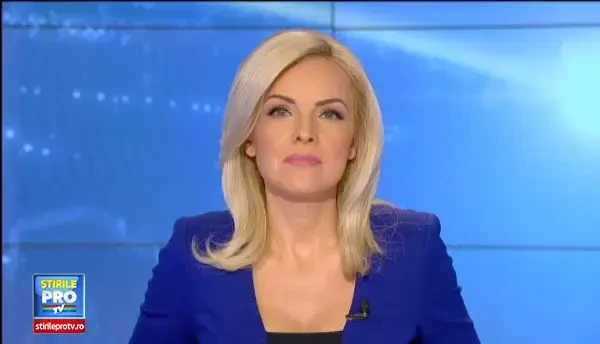 Andreea Esca a inceput turneul de promovare a cartii Ce-am facut cand am tacut