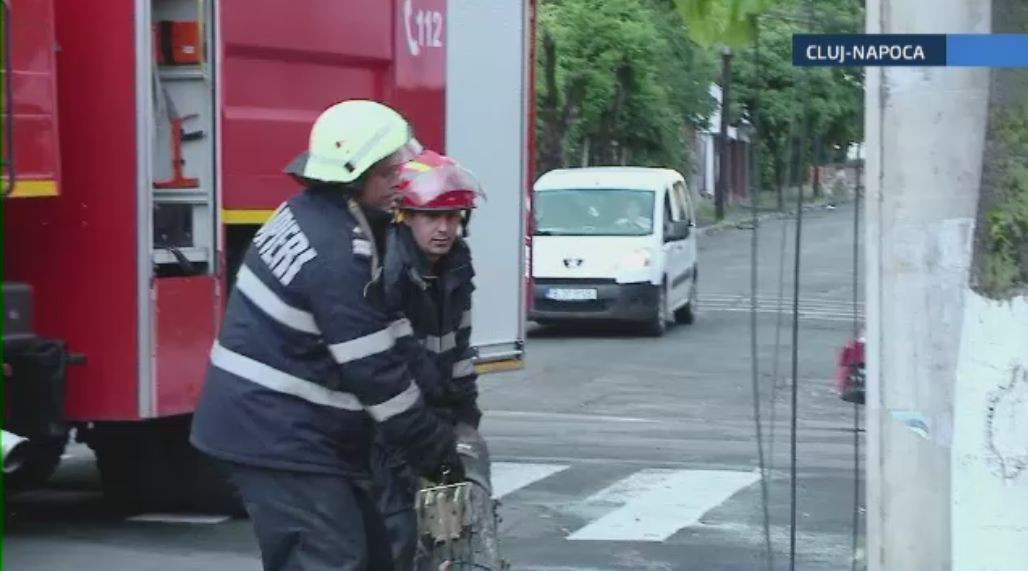 Vijelii insotie de grindina in Cluj si Dambovita. Cum si-a gasit masina un preot care participa la procesiunile de Rusalii