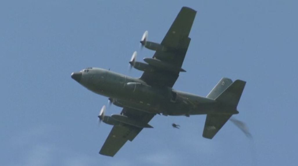 Ceremoniile dedicate Debarcarii din Normandia. 1.000 de parasutisti au recreat asaltul orasului francez Sainte Mere Eglise