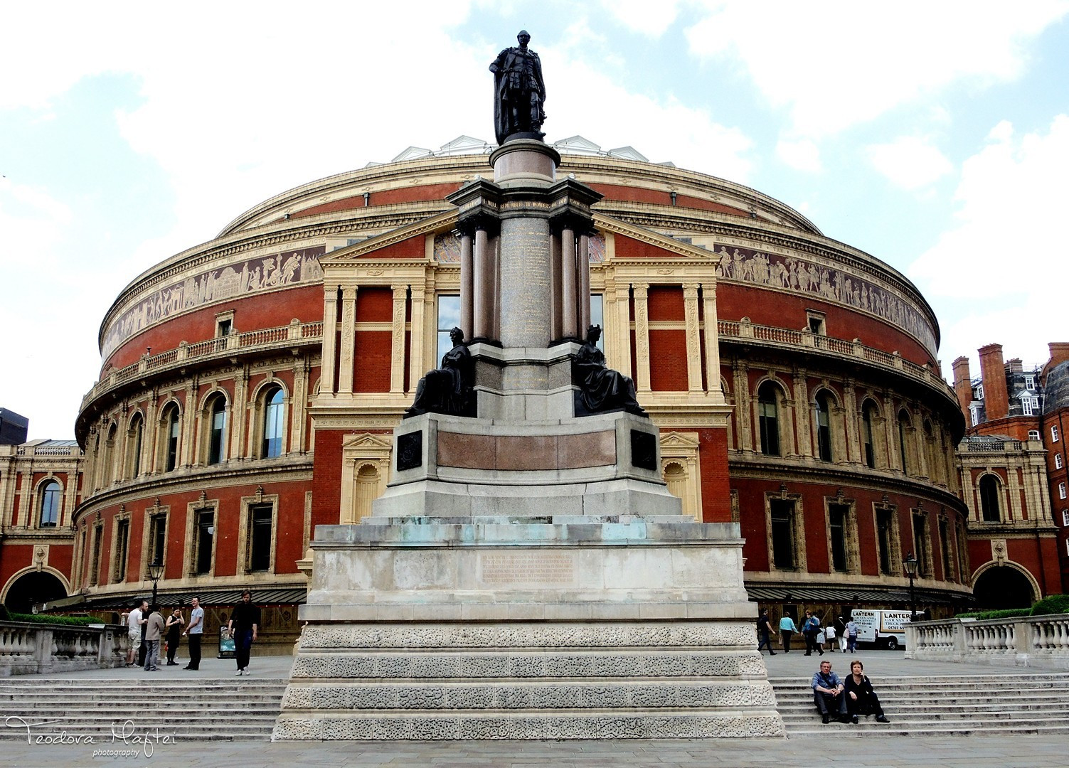 50 de ani de rock britanic. O lectie de istorie a muzicii si o expozitie FOTO impresionanta la Londra