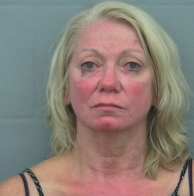 O femeie de 68 de ani din SUA a fost arestata pentru comportament indecent. Cum a fost surprinsa intr-un loc public